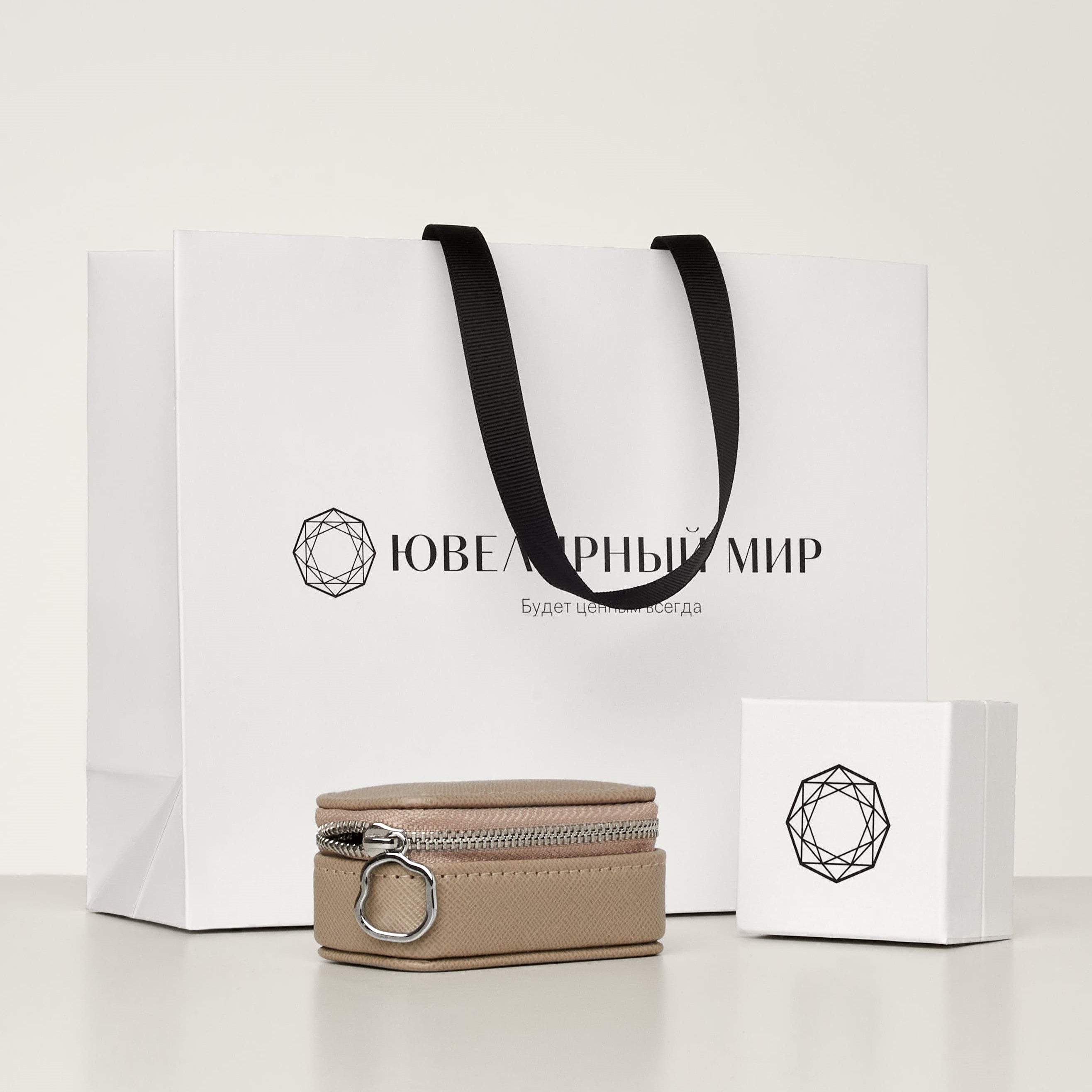Кольцо из белого золота с танзанитами и бриллиантами