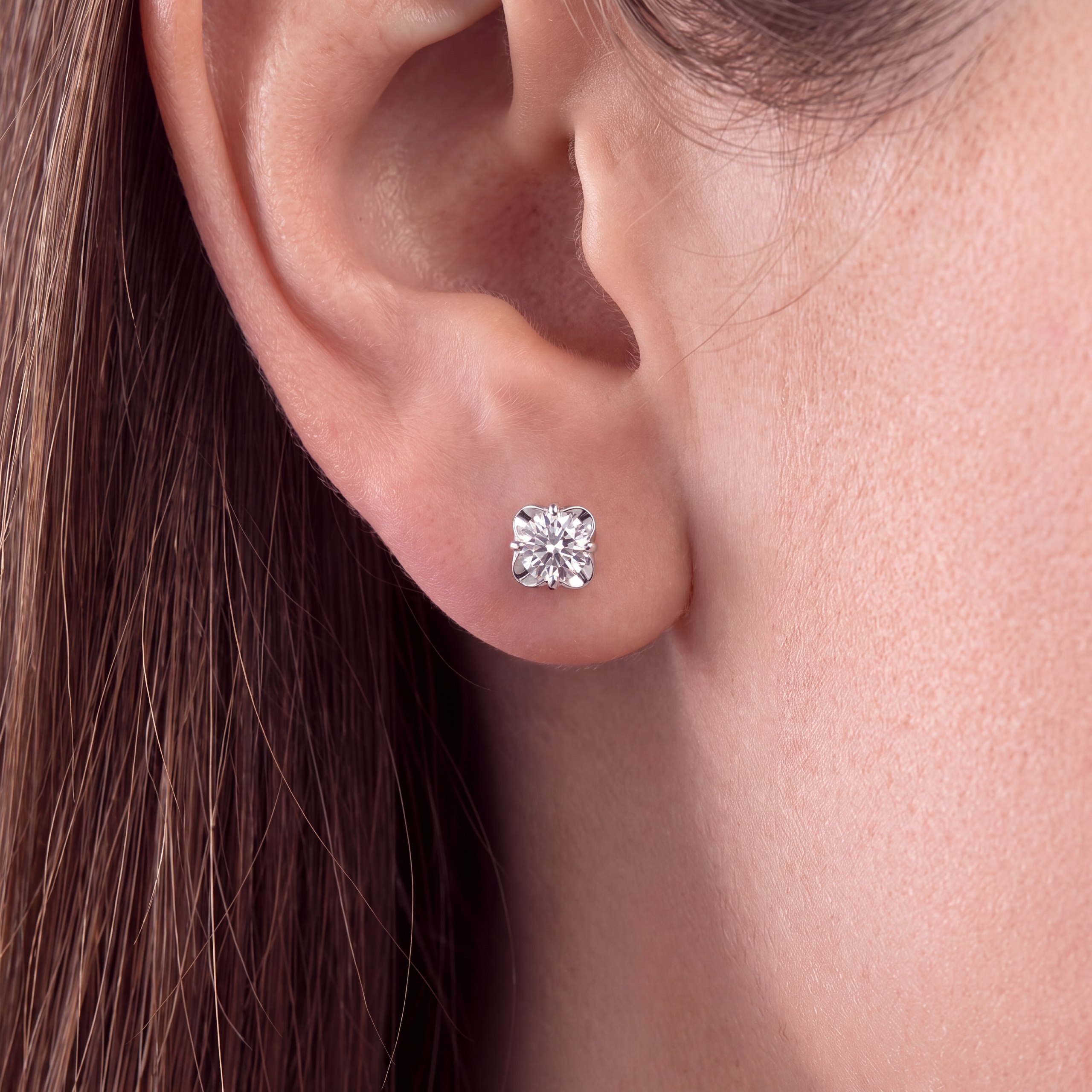 Серьги-пусеты из белого золота с синтетическими алмазами