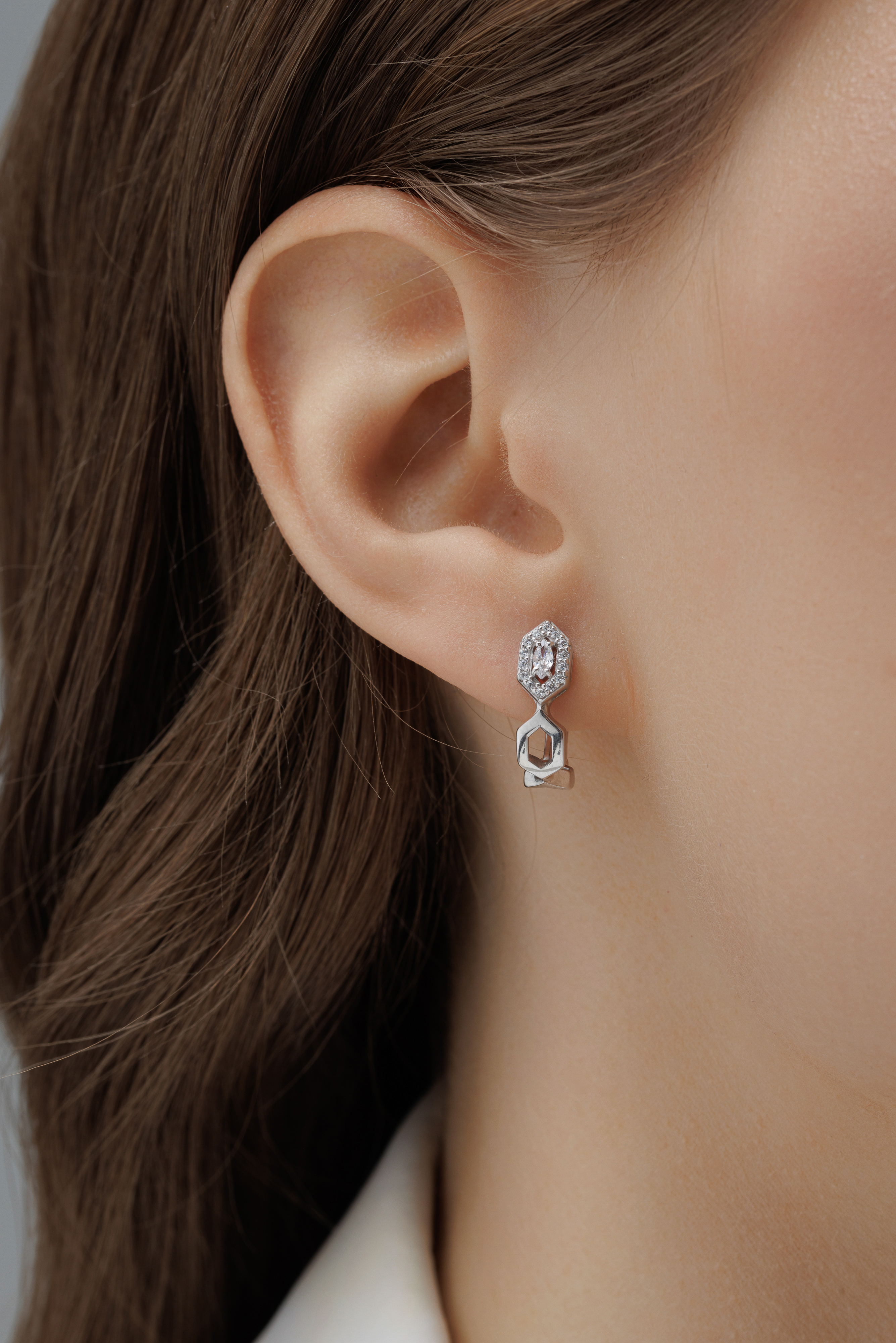Серьги из серебра с фианитами